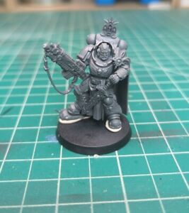 Warhammer 40k Space Marines Gravis Captain w/ Bolt Rifle & Power Weapon Used