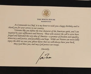 TARJETA DE CUMPLEAÑOS BIDEN CASA BLANCA VETERANO DEMÓCRATA FIRMADA JOE GOLD EAGLE STARS - Imagen 1 de 13