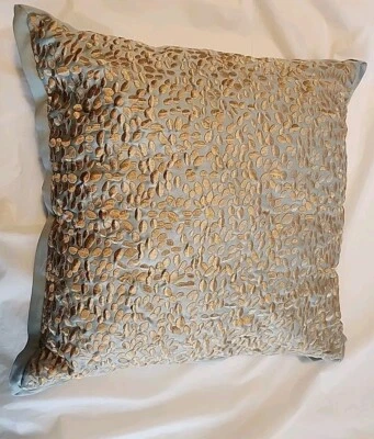 Almohada cuadrada con acento dorado verde azulado Martha Stewart Cottagecore Foto 1 de 4