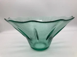 ☀️Vintage RECYCLED Design Green GLASS Bowl Fluted Tulip Shape 9" x 6" - Picture 1 of 4