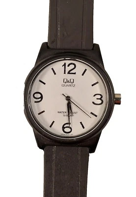 Mens QQ Casual Black Plas Case White Dial Black Rubber Band Analog Watch New Bat - Image 1 of 4