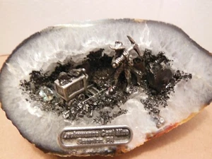  QUARZKRISTALL GEODE MIT BERGMANN FIGUREN / Zusammengebaut in Indiana - Bild 1 von 7