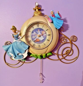 Disney Coach Cinderella Skulptur Wanduhr mit Fee Patin *Beschädigung* - Bild 1 von 7
