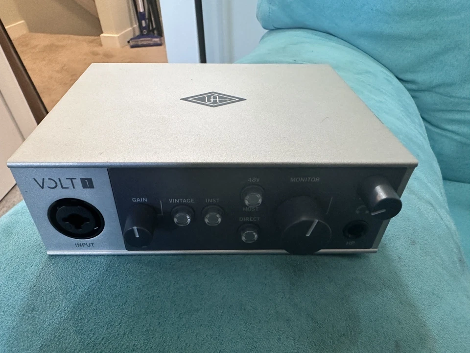 Universal Audio Volt 1 USB 2.0 Audio Interface in excellent condition DSP UAD  - Image 1 of 4