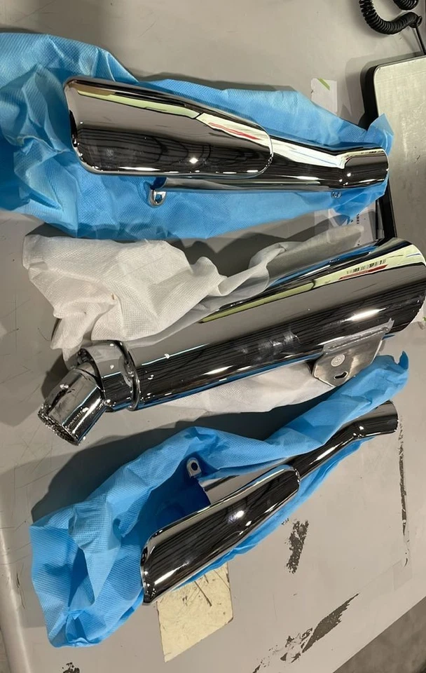 (Missing exhaust muffler.) 2017 16-20 TRIUMPH THRUXTON 1200R 1200 OEM LEFT SIDE - Image 1 of 1