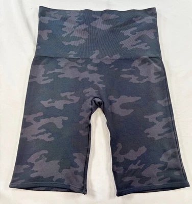 Pantalones cortos de motociclista Spanx talla pequeña camuflados negros para mujer ropa deportiva de compresión Foto 1 de 4