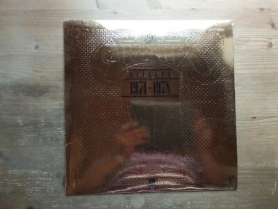 The Carpenters Singles 1974-1978 Very Good Vinyl LP Record Album AMLT 19748 - Image 1 of 4