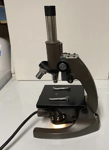 VINTAGE SWIFT INSTRUMENTS 690546 MICROSCOPE Japan W/ 4/10/40 Ocular Lab Science - Picture 1 of 8