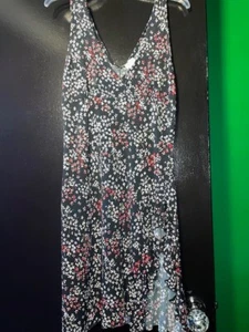 Schwarzes flirty geblümtes Kleid mit Rüschen und Oberschenkelschlitz V-Ausschnitt - Größe L ~ neuwertig - Bild 1 von 7