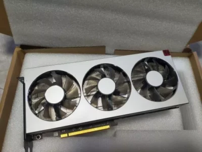 AMD Radeon VII 7 16GB Graphics Card - Image 1 of 4