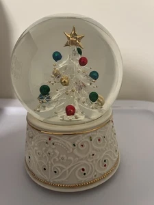 THE SAN FRANCISCO MUSIC BOX CO. Lighted SNOW GLOBE  Oh CHRISTMAS TREE Music Box - Picture 1 of 10