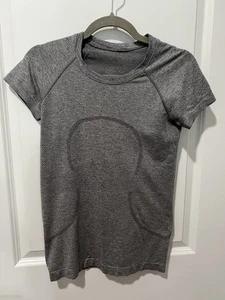 Lululemon Swiftly Tech manica corta 2.0 grigio grafite/argento goccia taglia 6 yoga - Foto 1 di 3