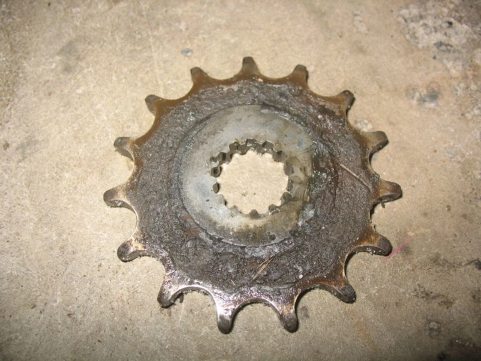 Piñón delantero F 1978 78 Suzuki SP370 SP 370 Foto 1 de 1