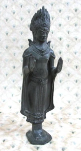SCULTURA IN METALLO STILE KHMER CAMBOGIA DI UN BUDDHA IN PIEDI ALTA 10” VINTAGE - Foto 1 di 8