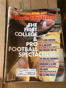 1982 COLLEGE AND PRO FOOTBALL SPECTACULAR DAN MARINO SPORTS ILLUSTRATED - Picture 1 of 1