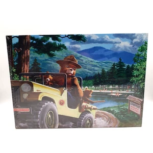 Smokey Bear 1000 Piezas Rompecabezas Linterna Prensa Jeep Forest Lake NUEVO SELLADO - Imagen 1 de 5