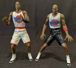 Zwei 1996 Michael Jordan #23 Warner Bros Space Jam Tune Squad 5" Figuren - Bild 1 von 5