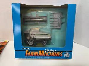 ERTL 1:64 Deutz-Allis Gleaner R50 Combine Diecast Metal Replica Farm Machines - Picture 1 of 5