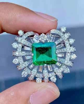 Свадебная брошь на булавке с имитацией изумруда огранки Ашер 4 карата с покрытием из белого золота 14 карат - Изображение 1 из 4