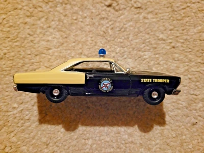 Matchbox DYM96665 Florida Highway Patrol 1966 Ford Fairlane Die Cast Model - Image 1 of 4