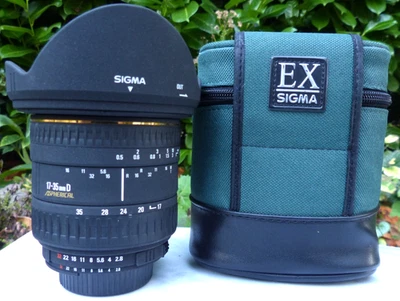 Nikon Fit 17-35mm AF Fast F2.8-4 D EX Sigma Zoom Lens + Lens Hood + Case + Caps. - Image 1 of 4