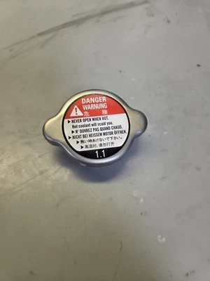 Tapa refrigerante radiador Honda CBR1000RR-R SP 2025 OEM #mj2 Foto 1 de 2