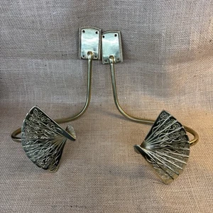 Pair Of Vintage Brass Floral Fan Curtain Tie Backs Chinoiserie Hollywood Regency - Picture 1 of 7