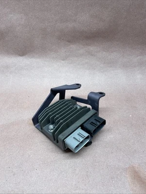 Регулятор напряжения выпрямителя 2018–2020 Triumph Street Triple RS 765 от оригинального производителя - Изображение 1 из 4