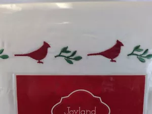 Joyland bestickt Mikrofaser Queen Bettwäsche Set rot Kardinäle grüne Blätter - Bild 1 von 6