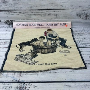 Norman Rockwell Lickin Buen Baño 17x17.5 Tapiz Oakhurst Colgante De Colección Nuevo - Imagen 1 de 11