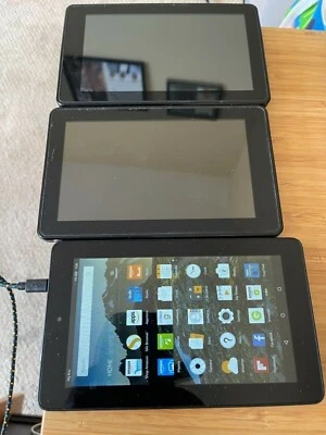 LOT OF 3 Amazon Fire (5th Generation) 8GB, Wi-Fi, 7in and 2 kindle - Image 1 of 4