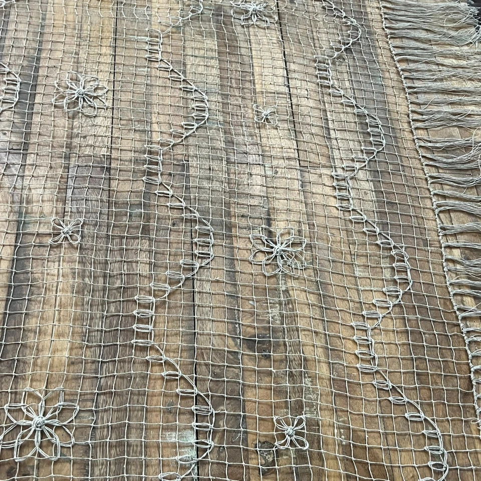 Cortina Multiuso Flecos Red Crochet Vintage Floral Ondulada Beige 112" x 90" Foto 1 de 4