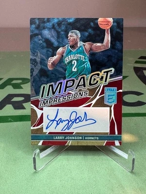 Donruss Elite Larry Johnson Impact 2022-23 automático dorado/10 - Charlotte Hornets Foto 1 de 2