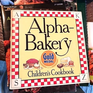 Vintage 1987 Alpha-Bakery Children's Cookbook Gold Medal Flour ABC Recipes - Picture 1 of 12