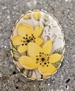 Broche camafeo ovalado Art Nouveau amarillo vintage abuela prendedor - Imagen 1 de 3