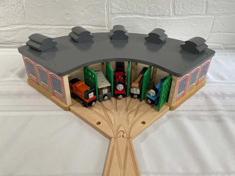 Thomas & Friends Wooden Railway Roundhouse 5-way Switch Track Trains Lot MINT! Cover