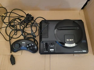 Sega Mega Drive 1601-05 Console, 16-Bit With Cables And Controller - Picture 1 of 12