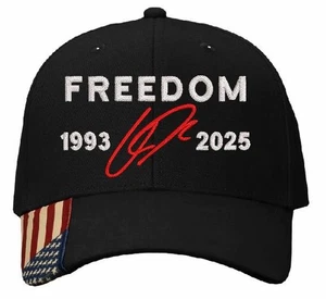 Freedom Charlie Kirk Autogramm bestickt verstellbar Hut mit USA Krempe KOSTENLOSER AUFKLEBER - Bild 1 von 18