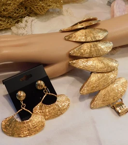 Bartrek Vintage Wide Gold Plated Panel Bracelet and Earrings RARE Set - Picture 1 of 10