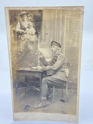 Retrato de artillería de campo real británica Primera Guerra Mundial fotografía pensando en familia Foto 1 de 4