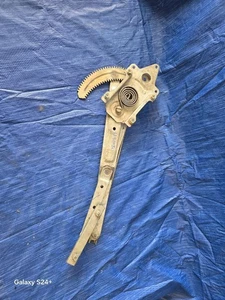 83 84 DATSUN/NISSAN STANZA L. FRT WINDOW REGULATOR ELEC 33872 - Picture 1 of 2