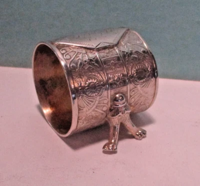 Antiguo anillo de servilleta victoriano par de pies de león anillo de soporte Foto 1 de 4