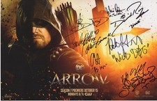 STEPHEN AMELL EMILY BETT RICKARDS SIGNED ARROW PHOTO 11X17 AUTOGRAPH SDCC 2018! 