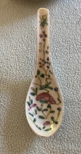 Chinesischer Porzellan Löffel Heuschrecke grün rosa Blume vergoldet 5-1/2 in Vintage - Bild 1 von 17