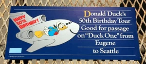 Boleto de avión de la gira 50 cumpleaños del pato Donald 1984 pato un vuelo - Imagen 1 de 2