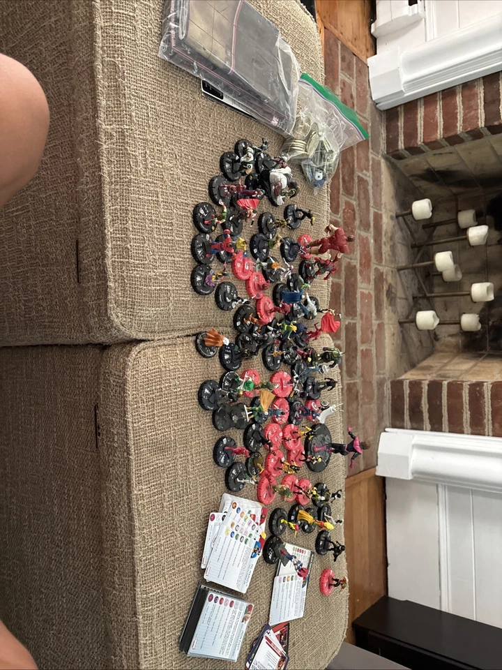 130+ Heroclix Marvel DC Figures Wizkids - No Cards  Mixed Lot of 130+ Toys - Image 1 of 2