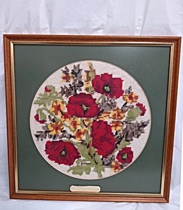 Roter Mohn Kreuzstich Floral Nadelspitze gerahmt Wandkunst 14,5" x 14,5" - Bild 1 von 5