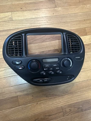 2001 2002 2003 Toyota Sequoia Auto Climate Control 4x4 bezel dash 84010-0C160-00 - Image 1 of 4