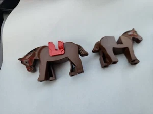 2 MINIFIGURE LEGO CAVALLO MARRONE CASTELLO CAVALIERE DESTRIERO ANIMALI. Teste mobili Q16 - Foto 1 di 4