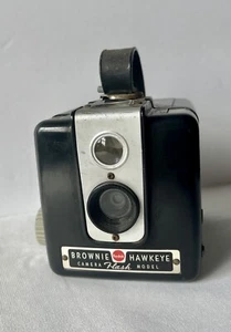 Cámara flash Brownie Ojo de Halcón de colección década de 1950 modelo caja cámara - Imagen 1 de 7